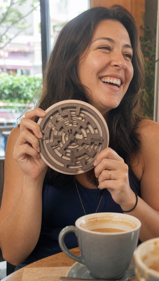 Nigma M2 no café, entre amigas (imagem ilustrativa)